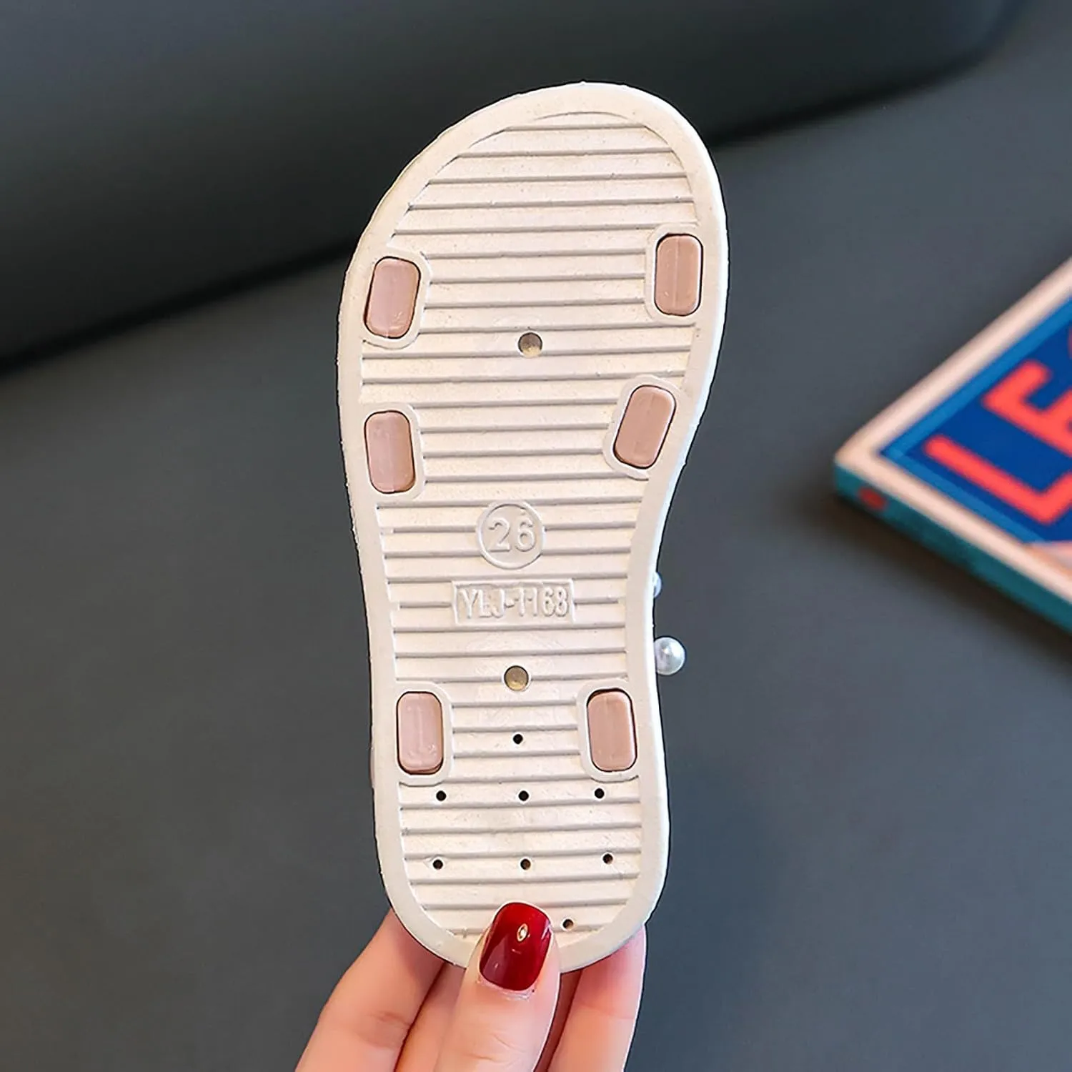 Girls Dress Shoes Children Shoes Fashion Flower Thick Soled Sandals Soft Sole Comfortable Princess Sandals Adjustable Sporty Slides for The Beach and Pool