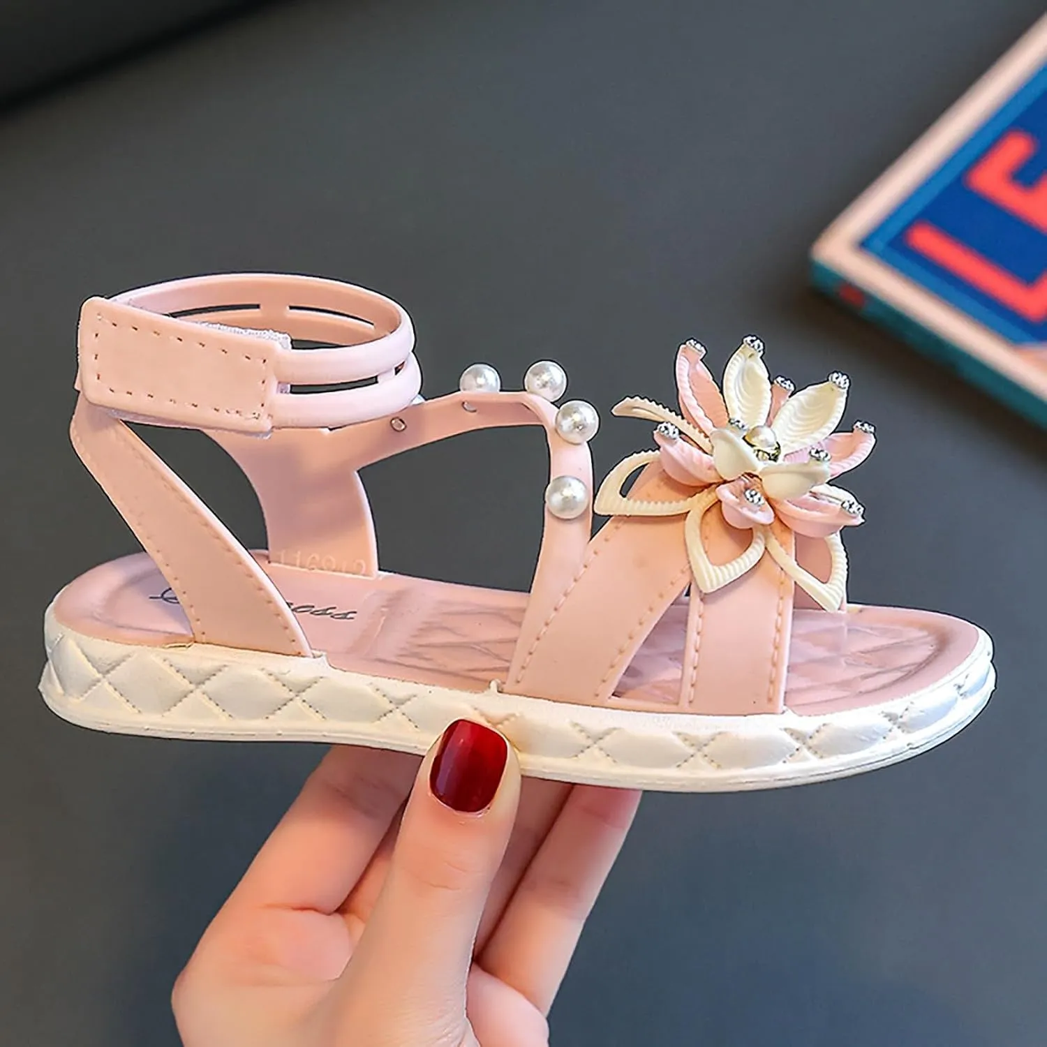 Girls Dress Shoes Children Shoes Fashion Flower Thick Soled Sandals Soft Sole Comfortable Princess Sandals Adjustable Sporty Slides for The Beach and Pool