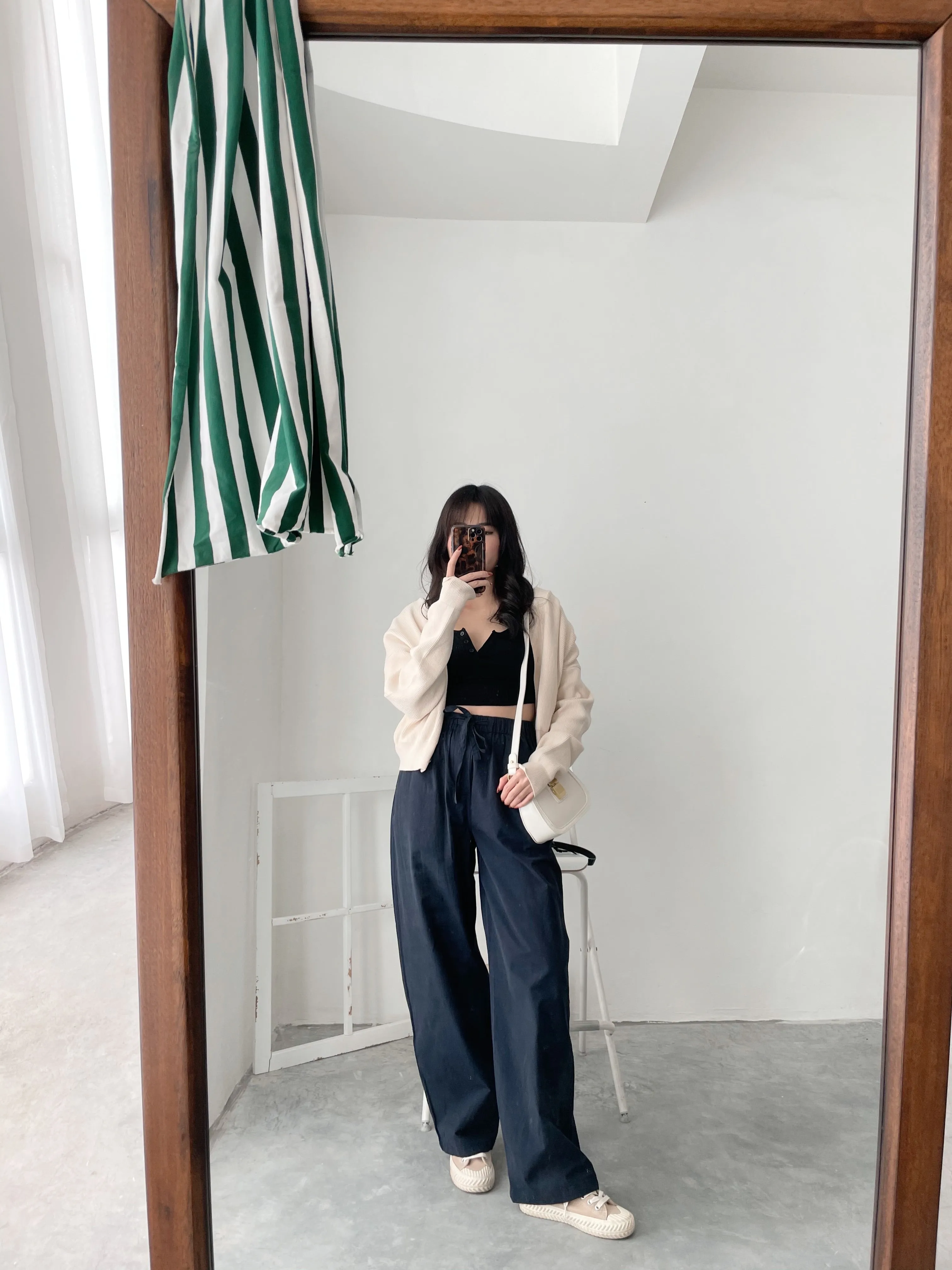 Homegirls Lounge NAVY