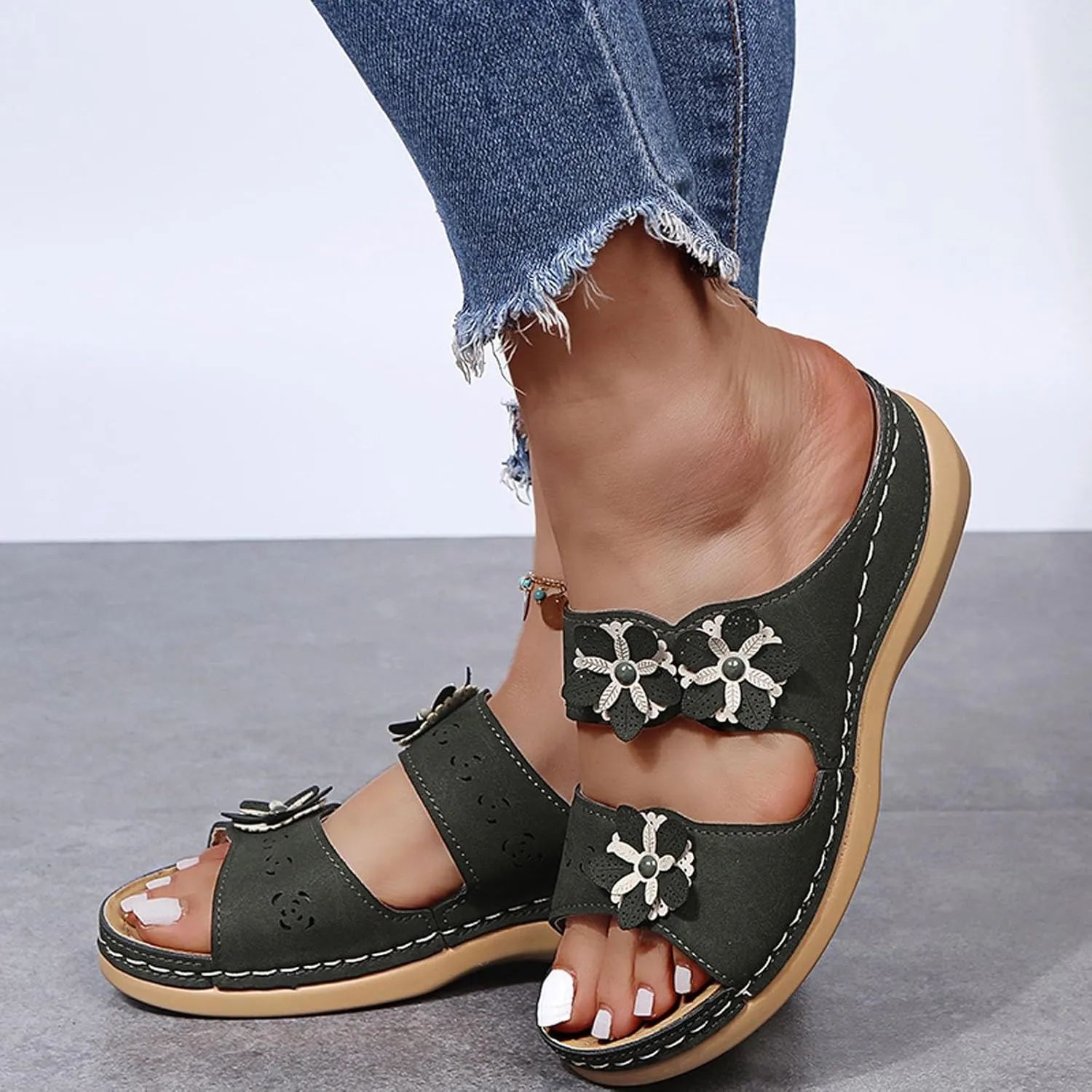 Trendy Women's Slippers - Stylish Open Toe Wedge Heel Footwear for Casual Summer Activities, Ideal for Everyday Leisure, Perfect with Jeans