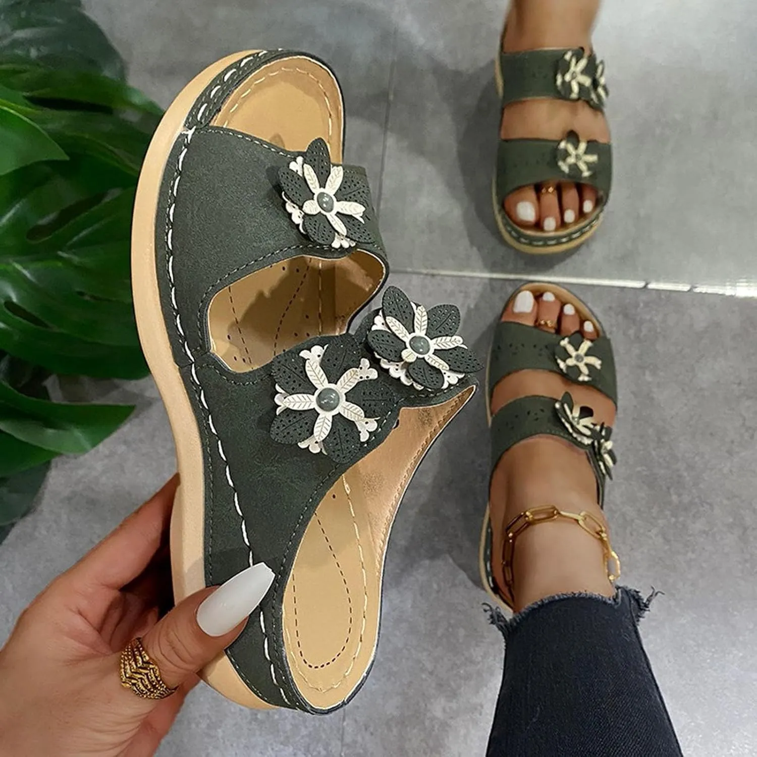 Trendy Women's Slippers - Stylish Open Toe Wedge Heel Footwear for Casual Summer Activities, Ideal for Everyday Leisure, Perfect with Jeans