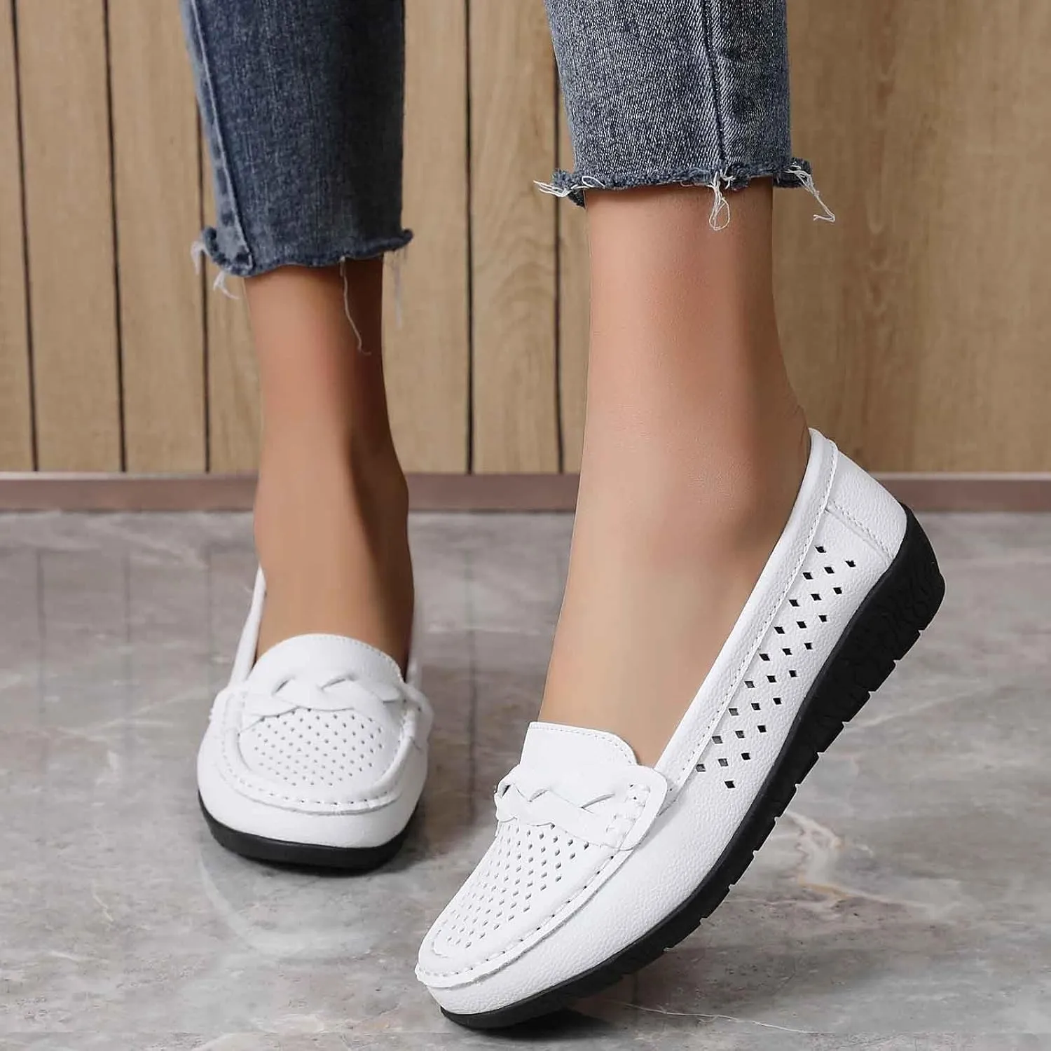 Women's Casual Slip On Loafers Comfortable Flat Shoes Breathable Soft Sole Everyday Walking Shoes for Women Fashion Versatile Wear