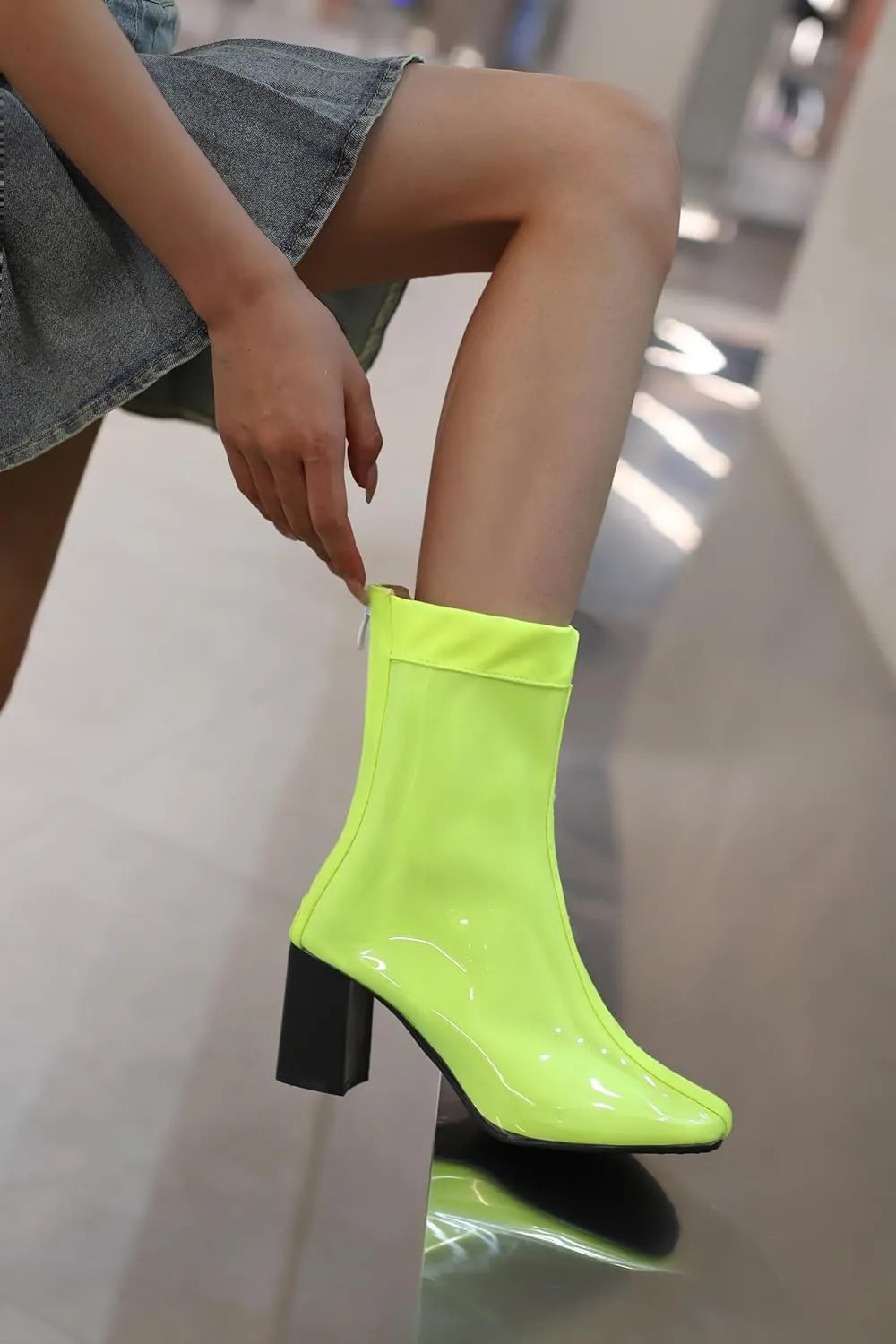 Women's Short Rain Boots Waterproof Rubber Boots Comfort Rainboots Garden Boot Work Booties Round Toe Back Zip Chunky High Heel Ankle Boots